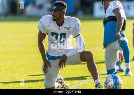 ALLEN PARK, MI - AGOSTO 09: Detroit Lions CB Amani Oruwariye (24) Stretching durante il campo di formazione Lions il 9 agosto 2022 presso la Detroiit Lions Training Facility di Allen Park, MI (Foto di Allan Dranberg/CSM) credito: CAL Sport Media/Alamy Live News Foto Stock