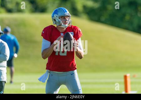 ALLEN PARK, MI - AGOSTO 09: Detroit Lions QB Jared Goff (16) durante il campo di formazione Lions il 9 agosto 2022 presso la Detroiit Lions Training Facility di Allen Park, MI (Foto di Allan Dranberg/CSM) credito: CAL Sport Media/Alamy Live News Foto Stock