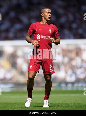 File photo datato 06-08-2022 di Thiago Alcantara, che secondo le scansioni ha subito un ceppo di hamstring, l'agenzia di stampa PA capisce. Foto Stock