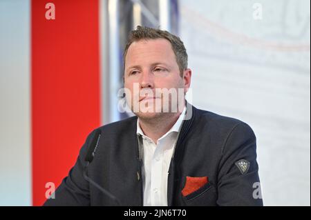 Vienna, Austria. 9th ago 2022. Conferenza stampa con Michael Schnedlitz nel centro media FPÖ (FreedParty Austria) Foto Stock