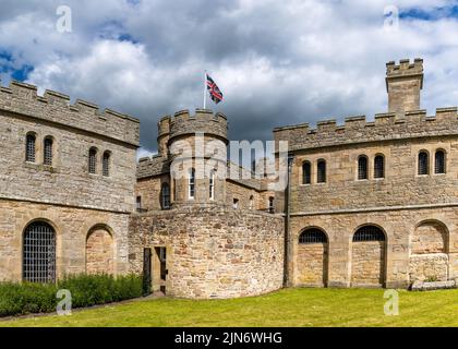 Jedburgh, Regno Unito - 18 Giugno, 2022: Vista del castello storico e della prigione di Jedburgh Foto Stock