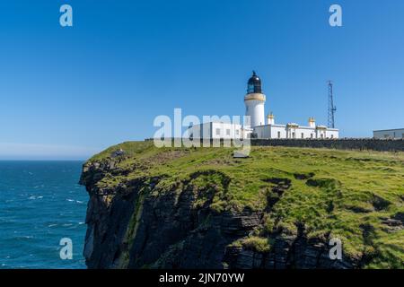 Wick, Regno Unito - 26 giugno 2022: Vista del faro di Noss Head a Caithness nelle Highlands scozzesi Foto Stock