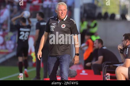 Meal, Germania. 09th ago, 2022. Primo: 08/00/2022, calcio, 3rd divisione, 3rd Bundesliga, stagione 2022/2023, RW Essen, RWE - Viktoria Koln Coach: OLAF Janssen, Viktoria Credit: dpa/Alamy Live News Foto Stock