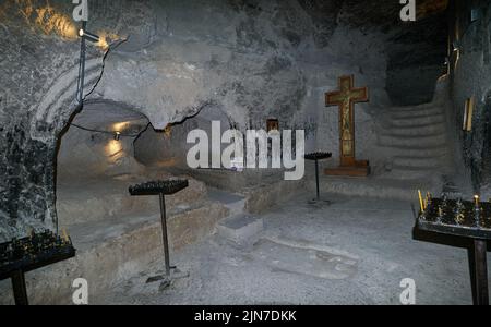Sito del monastero delle grotte di Vardzia nella Georgia meridionale scavato dalle pendici del monte Erusheti sulla riva sinistra del fiume Kura vista interna Foto Stock