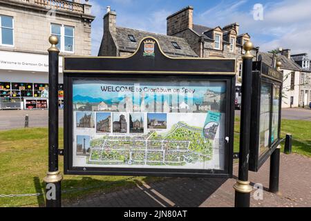 Grantown on Spey, città scozzese nell'area del consiglio delle Highland storicamente compresa tra Moray, Scozia, Regno Unito, estate 2022 Foto Stock