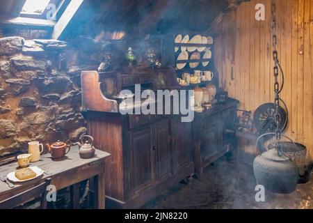 All'interno di Blackhouse, Arnol, Isola di Lewis, Ebridi esterne, Scozia Foto Stock