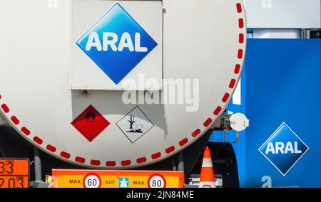 Stazione di servizio Aral. Aral è un marchio di carburanti per automobili e stazioni di servizio, presente in Germania e Lussemburgo. Aral è di proprietà di BP. Foto Stock