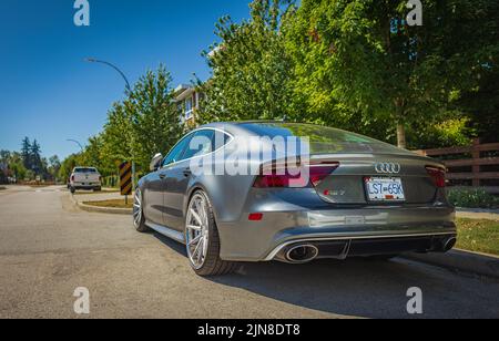 Una nuova Audi RS 7. Grigio satinato audi sportscar all'aperto nelle giornate di sole. Vancouver BC Canada-Agosto-6,2022. Editoriale, nessuno, sfocato, selettivo focus Foto Stock