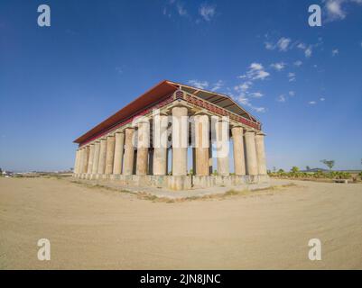 Replica del Partenone costruita con materiali da costruzione riciclati. Don Benito, Badajoz, Spagna Foto Stock