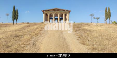 Replica del Partenone costruita con materiali da costruzione riciclati. Don Benito, Badajoz, Spagna Foto Stock