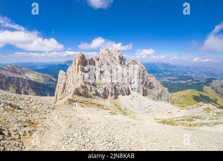 Gran Sasso (Italia) - l'estremo trekking alla vetta Orientale del Corno Grande, a 2902 metri in Abruzzo, con Ferrata Ricci, ghiacciaio di Calderone Foto Stock