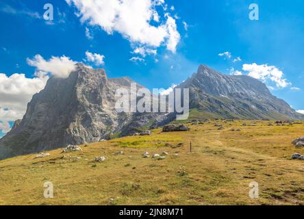 Gran Sasso (Italia) - l'estremo trekking alla vetta Orientale del Corno Grande, a 2902 metri in Abruzzo, con Ferrata Ricci, ghiacciaio di Calderone Foto Stock