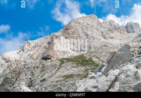 Gran Sasso (Italia) - l'estremo trekking alla vetta Orientale del Corno Grande, a 2902 metri in Abruzzo, con Ferrata Ricci, ghiacciaio di Calderone Foto Stock