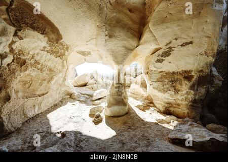 Grotte campanaria di gesso bianco Luzit in Israele - un luogo di vita di persone antiche Foto Stock