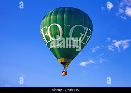 Mongolfiera in volo, Mosel-Ballon-Fiesta all'aeroporto di Trier-Foehren, Renania-Palatinato, Germania, Europa Foto Stock