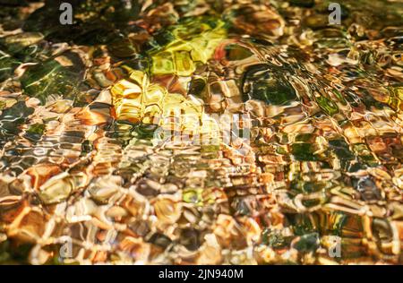 Ciottoli del fiume a Vecsautini Springs, Silva, parrocchia di Launkalnes, contea di Smiltenes, Lettonia Foto Stock