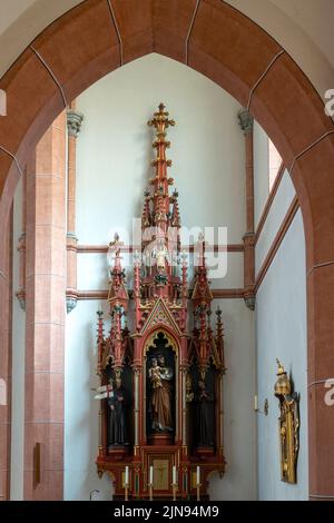 Altare con statua di San Giuseppe nella Nikolaikirche, Villach Austria Foto Stock