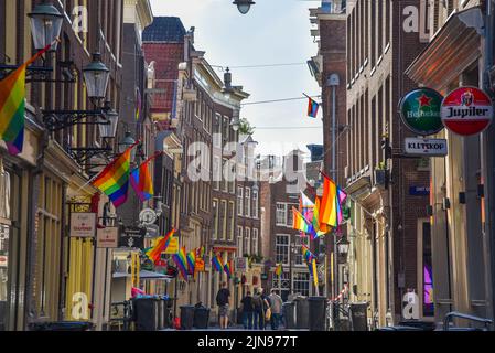 Amsterdam, Paesi Bassi. Agosto 2022. De Zeedijk ad Amsterdam durante la settimana del gayorgoglio. Foto di alta qualità Foto Stock