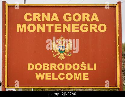 Montenegro - 7 maggio 2022 - il segno dice Benvenuti in Montenegro. Foto Stock