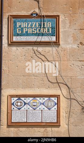 segnali che confermano il riconoscimento del patrimonio mondiale dell'unesco a matera, città patrimonio dell'umanità dell'unesco in puglia Foto Stock