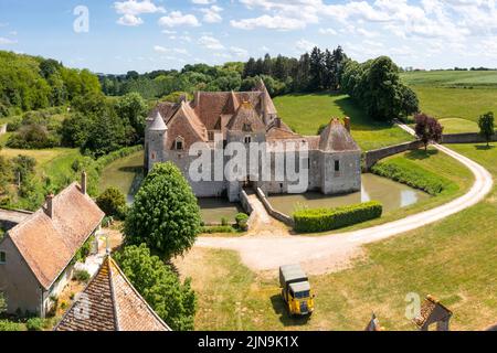 Francia, Cher, Berry, Boulleret, Chateau de Buranlure, Castello di Buranlure (vista aerea) // Francia, Cher (18), Berry, Boulleret, Château de Buranlure (vue Foto Stock