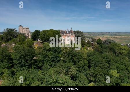 Francia, Cher, Berry, Sancerre, castello e tenere, Chiamato la torre Fiefs (vista aerea) // Francia, Cher (18), région du Berry, Sancerre, Château et donjon Foto Stock