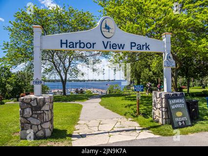 Harbour View Park si affaccia sul porticciolo e sul lago Michigan a Egg Harbor, nella contea di Door, Wisconsin, Stati Uniti Foto Stock