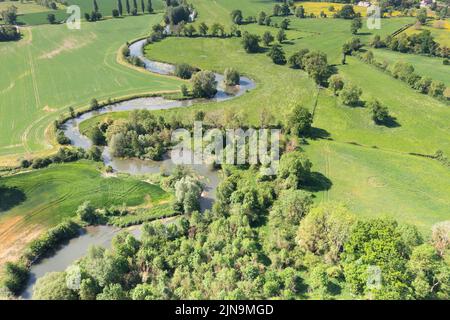 Francia, Eure, Valle dell'Eure, Pacy sur Eure, meandro del fiume Eure (vista aerea) // Francia, Eure (27), vallée d'Eure, Pacy-sur-Eure, méandre de la rivièr Foto Stock