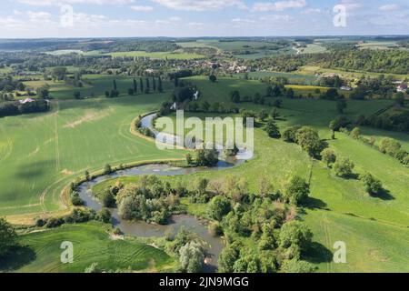 Francia, Eure, Valle dell'Eure, Pacy sur Eure, meandro del fiume Eure (vista aerea) // Francia, Eure (27), vallée d'Eure, Pacy-sur-Eure, méandre de la rivièr Foto Stock