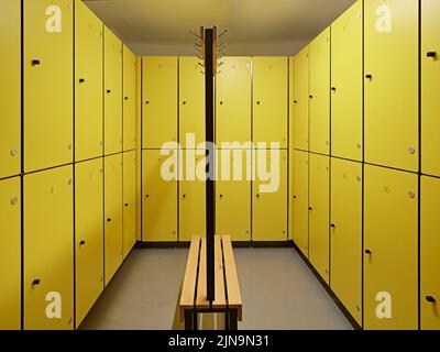 Armadietti e deposito nel seminterrato. 30 St James' Square, Londra, Regno Unito. Architetto: Eric Parry Architects Ltd, 2021. Foto Stock