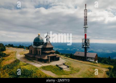 Veduta aerea di Radhost a Beskydy nella Repubblica Ceca Foto Stock