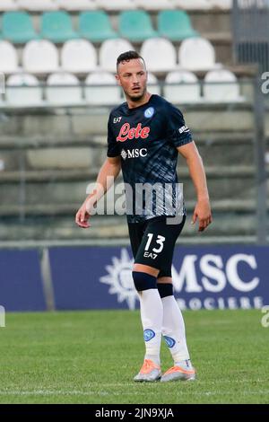 Amir Rrahmani, il difensore di Kossovari di SSC Napoli, guarda durante la partita amichevole SSC Napoli Espanyol al campo di allenamento pre-stagione 2022-23 della SSC Napoli a Castel di Sangro Foto Stock