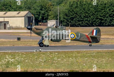 Volo commemorativo della battaglia della Gran Bretagna, Hawker Hurricane al Royal International Air Tattoo Foto Stock