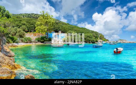 Paesaggio con Cappella di Agios Spyridon in Cefalonia, isola Ionica, Grecia Foto Stock