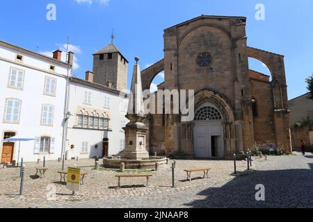 La Fontaine. Eglise Notre-Dame. Place Notre-Dame. Cluny. XIII ème siècle. Cluny. Saône e Loira. Borgogna. Francia. Europa. Foto Stock