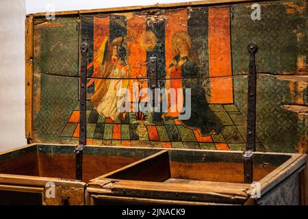 L'arca della sposa con l'Annunciazione, anonimo, 1500, legno dorato e policromo, Museu de Mallorca, Palma, Maiorca, Spagna Foto Stock