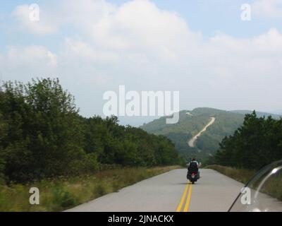 Talimena Scenic Drive - Ciclismo su Winding Stair Mountain Foto Stock