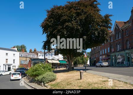 The Green at Harrow-on-the-Hill, Greater London, all'incrocio tra High Street e Byron Hill Road Foto Stock