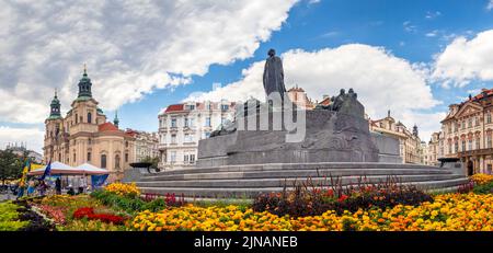 Il memoriale di Jan Hus nella Piazza della Città Vecchia, Praga, Repubblica Ceca Foto Stock