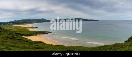 Una vista della bella Ballymastocker Beach sulle ardesie occidentali di Lough Swilly in Irlanda Foto Stock