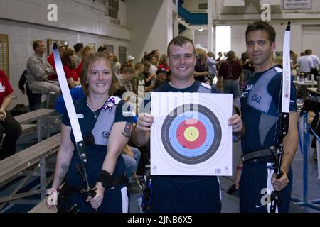 Team Navy-Coast Guard prende il bronzo nel tiro con l'arco a 2012 Warrior Games 120502 Foto Stock