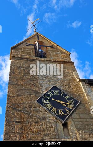 Torre del coprifuoco di pietra, pedaggio, alta strada, Moreton-in-palude, Valle di Evenlode, Cotswolds, Oxfordshire, Inghilterra, Regno Unito, GL56 0AF Foto Stock