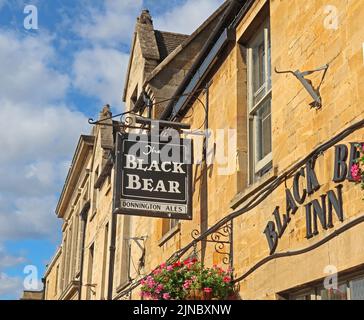 The Black Bear, High St, Moreton-in-Marsh, Evenlode Valley, Cotswold District Council, Gloucestershire, Inghilterra, Regno Unito, GL56 0LW Foto Stock