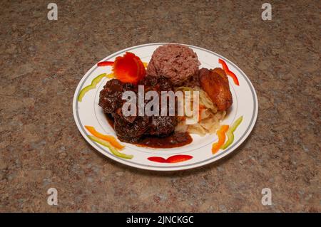 Deliziosa e autentica cucina caraibica conosciuta come "coda di bue" Foto Stock