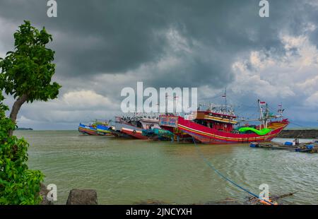 Il porto di Jepara si trova nella zona di KUPP Jepara che si trova nel centro di Giava, la posizione del molo è sulla costa nord con la posizione di Foto Stock