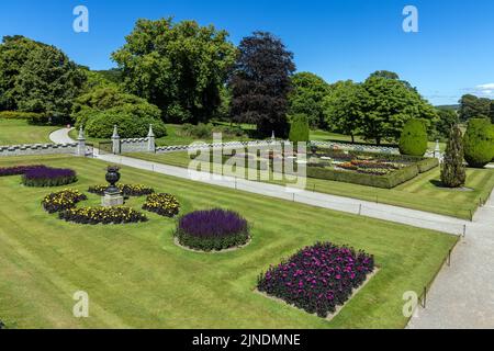 I giardini formali della Lanhydrock House vicino a Bodmin in Cornovaglia, Regno Unito Foto Stock