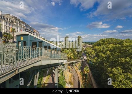 La famosa funicolare, una funivia che collega la città alta e bassa di Pau nel sud della Francia Foto Stock