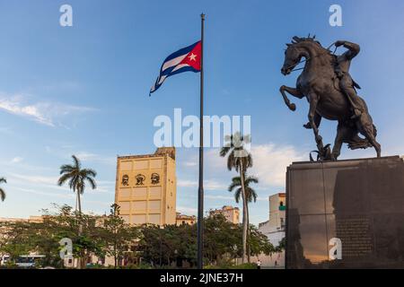 L'AVANA CUBA. 2 GENNAIO: Vista della statua di Jose Marti sul suo cavallo, nella Plaza 13 de Marzo il 2 gennaio 2021 a l'Avana, Cuba Foto Stock