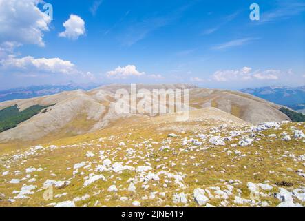 Monte Nuria (Italia) - i monti Nuria e Nurietta sono due vette di quasi 1900 metri all'interno della catena appenninica dei Monti del Cicolano, Rieti Foto Stock