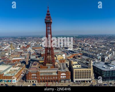 Blackppol Tower, Observation Deck , Top Down, drone aereo , visto dall'aria, Birds Eye View Foto Stock